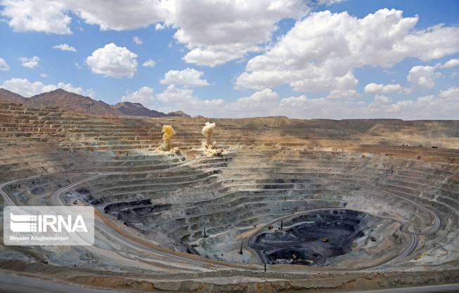 معاون وزیر صمت خبر داد: جذب ۹ میلیارد دلار سرمایه در بخش معدن/ ۱۴ عنصر معدنی استراتژیک در کشور فعال می‌شود