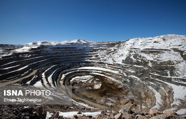 عبور اولین گمانه اکتشافی معدن انگوران زنجان از عمق ۷۰۰ متری